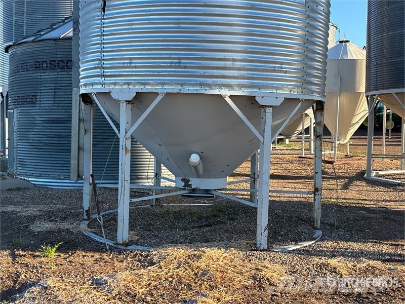 Goebel +/- 800 bu 2 Ring Hopper Grain Bin وحدات / آلات معالجة المحاصيل وتخزينها - أخرى