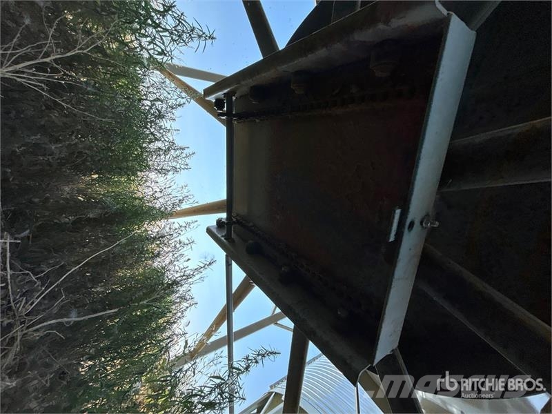 Goebel 8RP18-37-18 +/- 4900 bu 5 Ring Hopper Grain Bin Sonstige Ernte Verarbeitung und -lagerung
