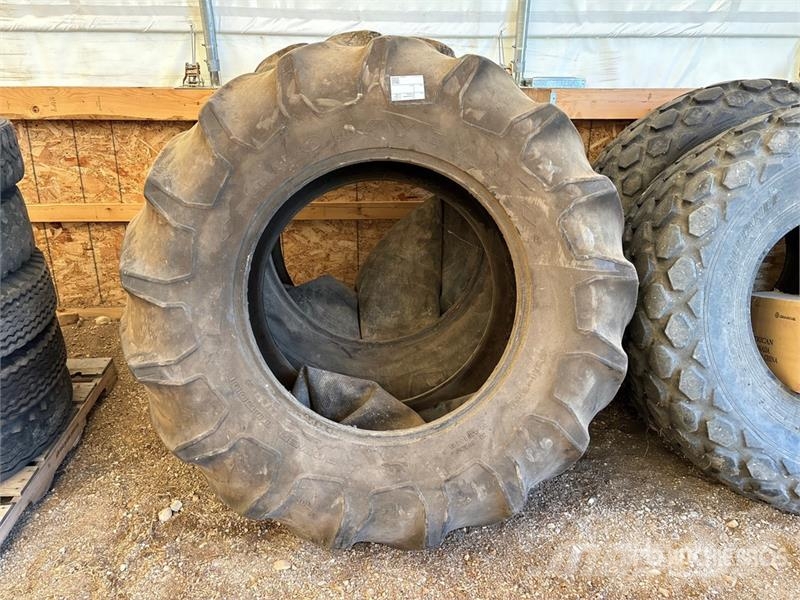 Goodyear 23.1-34 Däck, hjul och fälgar