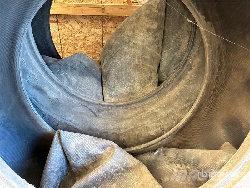 Goodyear 23.1-34 Däck, hjul och fälgar