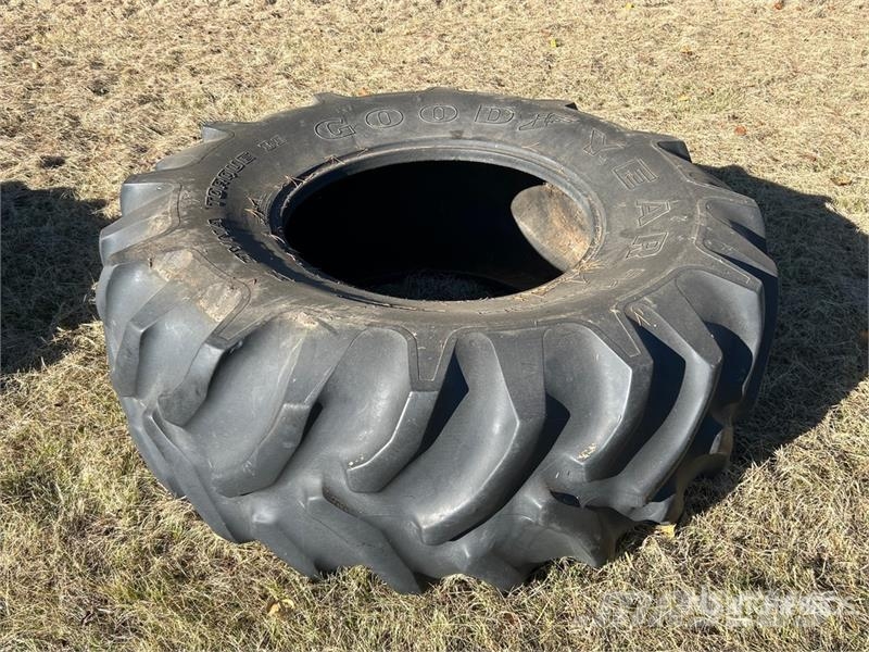 Goodyear 24.5-32 Tires Gume, točkovi i felne
