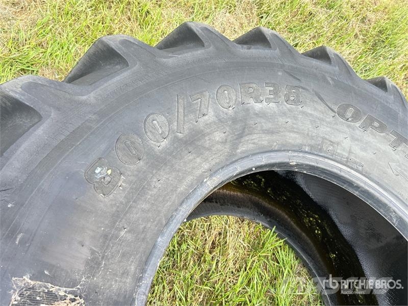 Goodyear 800/70R38 Tires Däck, hjul och fälgar