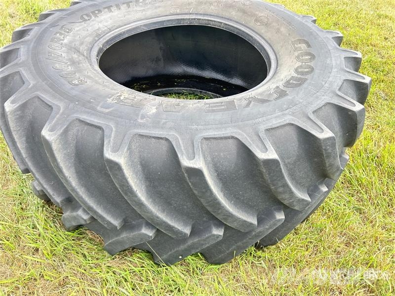 Goodyear 800/70R38 Tires Däck, hjul och fälgar