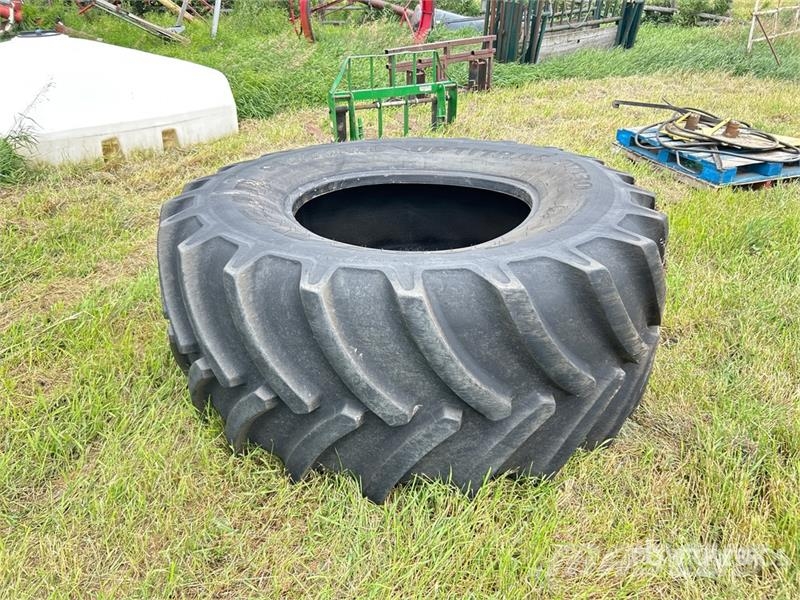 Goodyear 800/70R38 Tires Däck, hjul och fälgar
