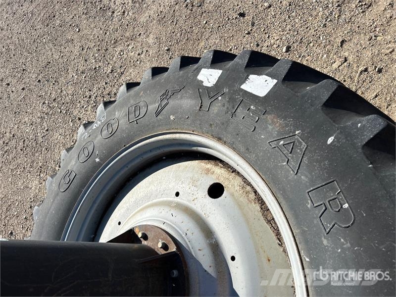 Goodyear Dyna Torque Radial 20.8R42 Tires 輪胎、車輪和輪圈