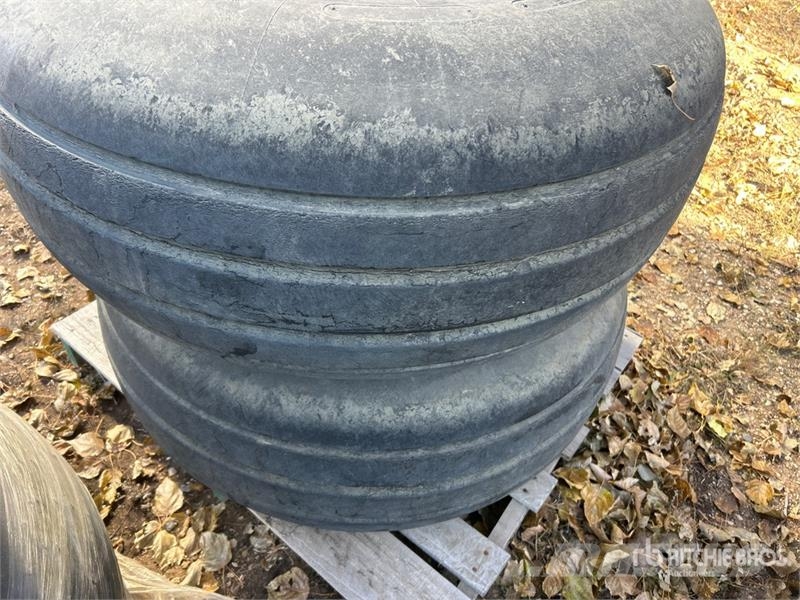 Goodyear of (2) Goodyear 16.5L-16.1F1 Tires Gume, točkovi i felne