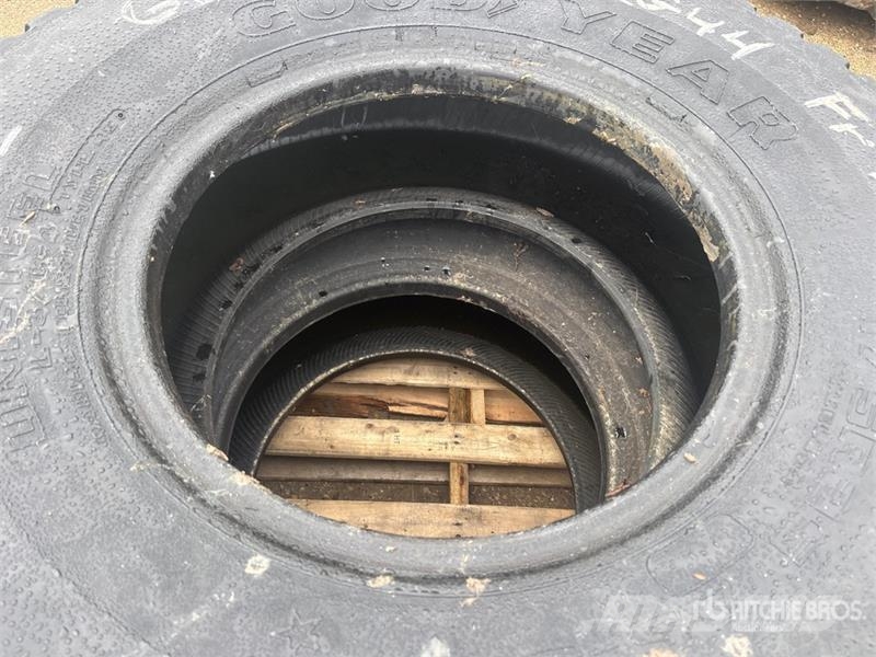 Goodyear of (2) Goodyear Unisteel 17.5R25 Tires (Unused) Däck, hjul och fälgar