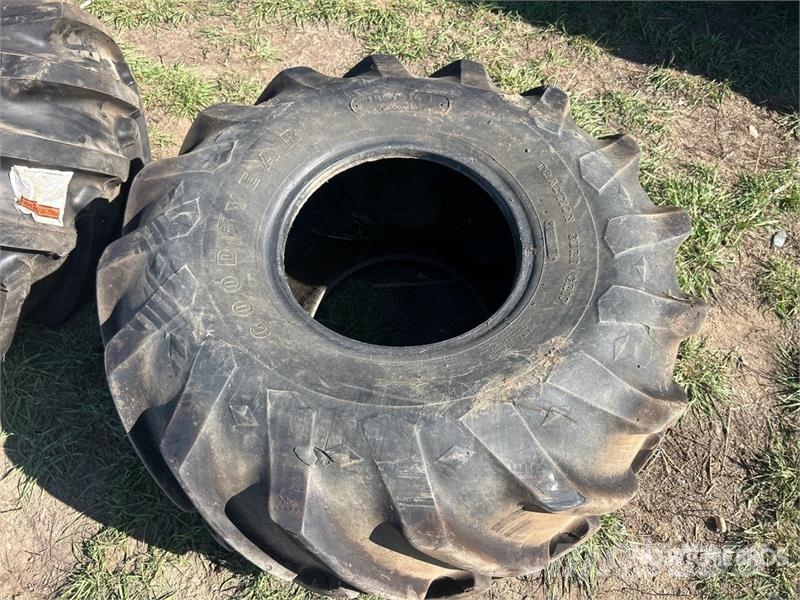 Goodyear of (2) Goodyear Tires Gume, kolesa in platišča