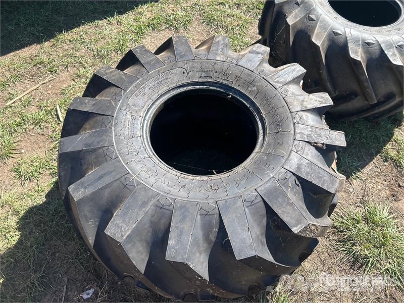 Goodyear of (2) Goodyear Tires Gume, kolesa in platišča