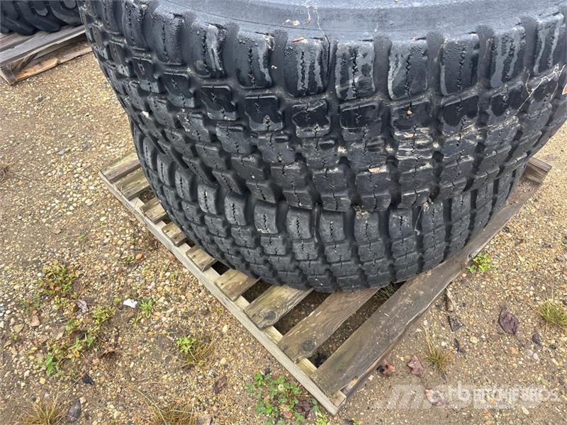 Goodyear of (2) Goodyear Unisteel 17.5R25 Tires (Unused) Däck, hjul och fälgar