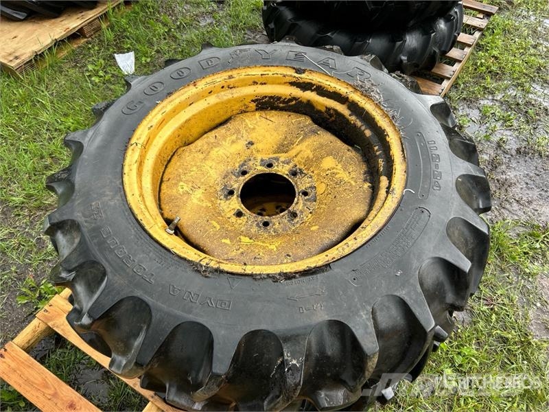 Goodyear of (2) Goodyear 11.2-24 Tires Opony, koła i felgi
