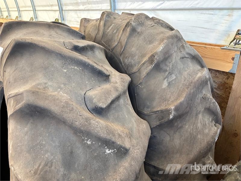 Goodyear of (2) Goodyear 23.1-34 Tires Ruedas