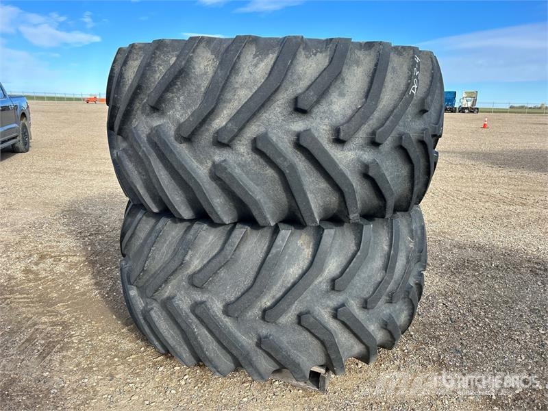 Goodyear of (2) Goodyear 800/65R32 Tires Banden, wielen en velgen