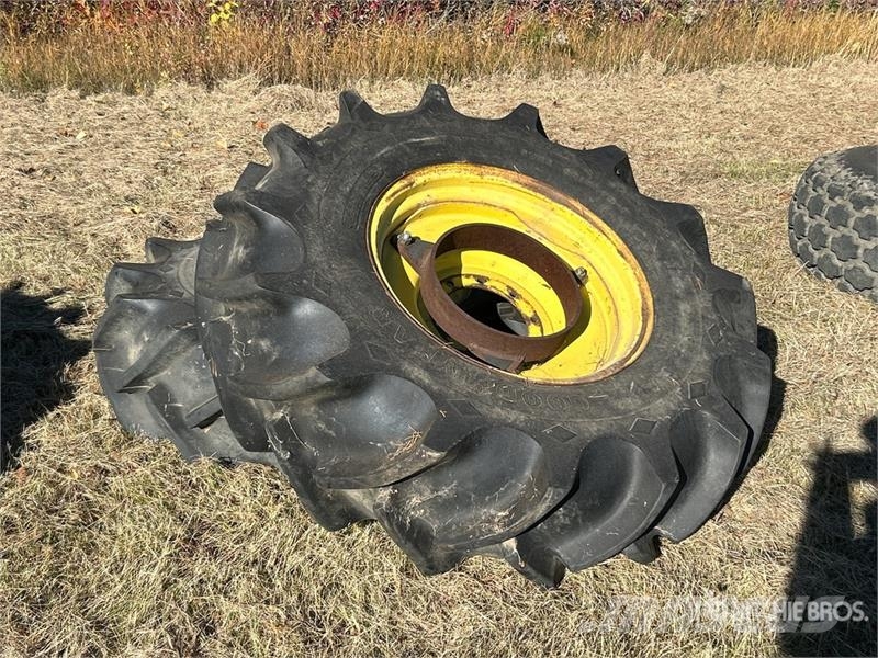 Goodyear of (2) Goodyear 14.9-24 Tires Gume, točkovi i felne