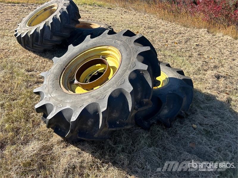 Goodyear of (2) Goodyear 14.9-24 Tires Gume, točkovi i felne