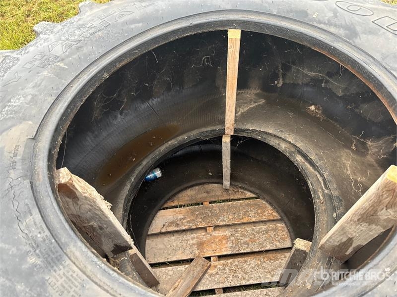 Goodyear of (2) Goodyear 24.5R32 Tires Gume, točkovi i felne