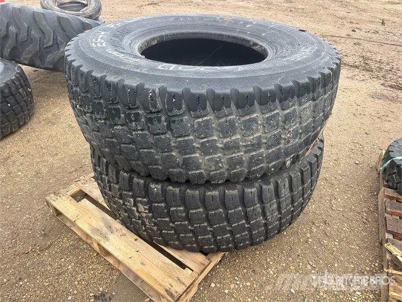 Goodyear of (2) Goodyear Unisteel 17.5R25 Tires (Unused) Däck, hjul och fälgar