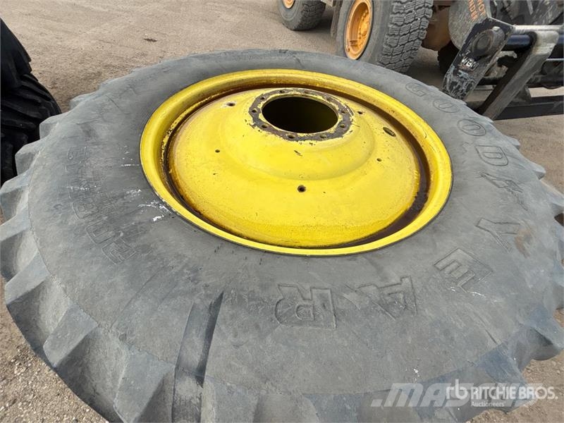 Goodyear of (2) Goodyear Dyna Torque 20.8R42 Radial Tires 輪胎、車輪和輪圈