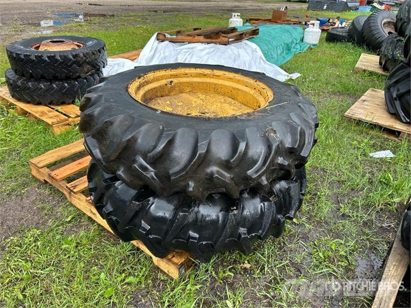 Goodyear of (2) Goodyear 11.2-24 Tires Opony, koła i felgi