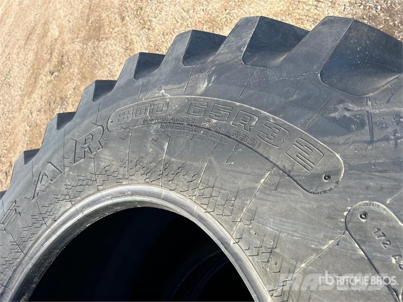 Goodyear of (2) Goodyear 800/65R32 Tires Banden, wielen en velgen
