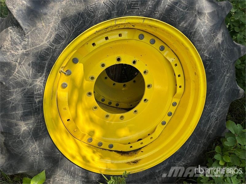 Goodyear of (2) Goodyear 480/70R34 Tires - Fits John Deere  Däck, hjul och fälgar