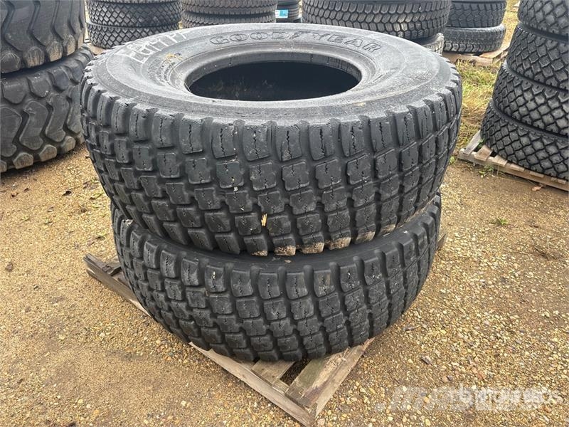 Goodyear of (2) Goodyear Unisteel 17.5R25 Tires (Unused) Däck, hjul och fälgar