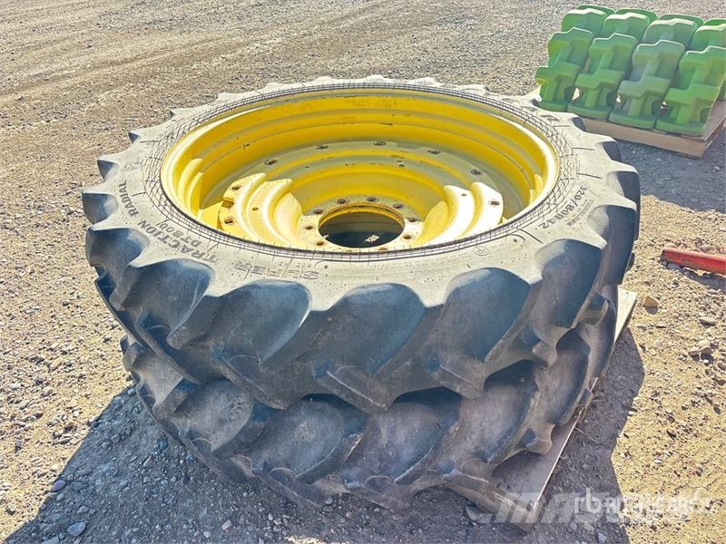 Goodyear of (2) Goodyear 320/80 R42 Tires Däck, hjul och fälgar