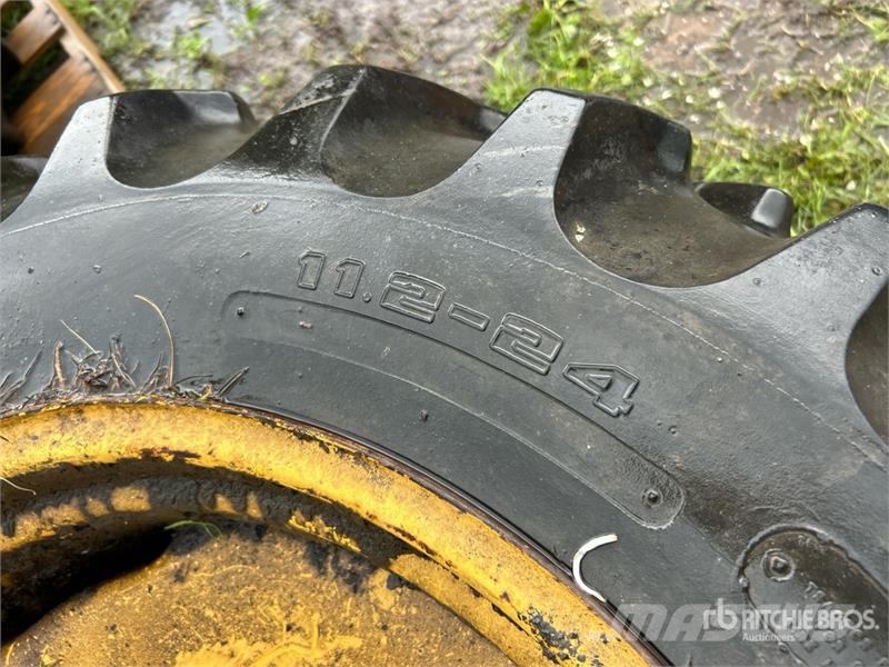 Goodyear of (2) Goodyear 11.2-24 Tires Opony, koła i felgi