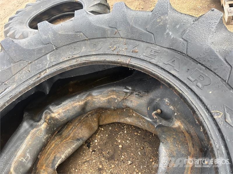Goodyear of (2) Goodyear Traction Torque 18.4-34 Tires Däck, hjul och fälgar