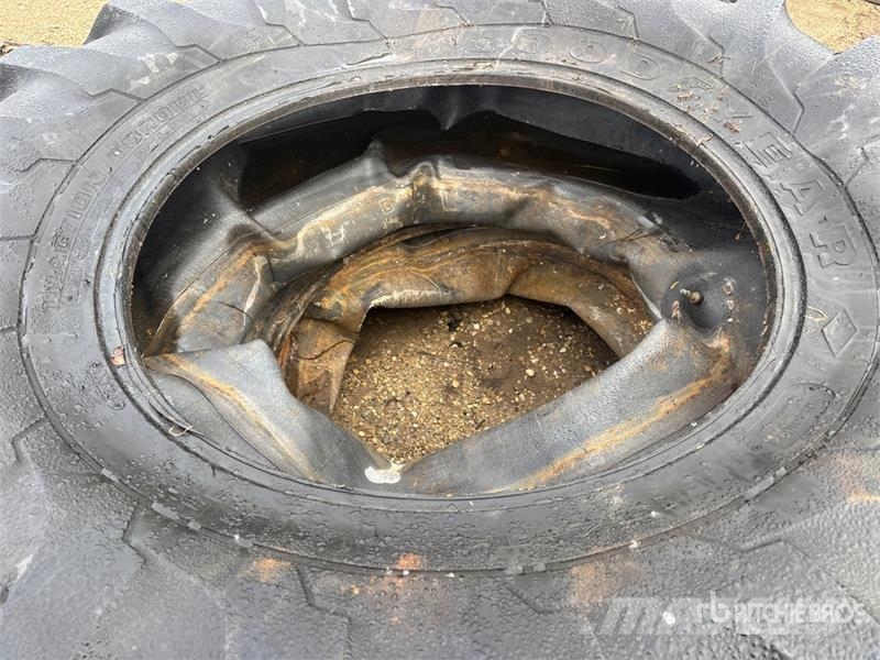 Goodyear of (2) Goodyear Traction Torque 18.4-34 Tires Däck, hjul och fälgar