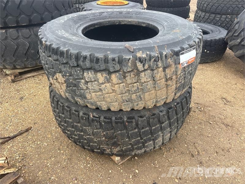 Goodyear of (2) Goodyear Unisteel 17.5R25 Tires (Unused) Däck, hjul och fälgar
