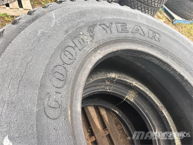 Goodyear of (2) Goodyear Unisteel 17.5R25 Tires (Unused) Däck, hjul och fälgar