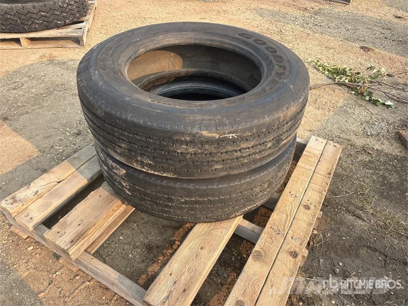 Goodyear of (2) Goodyear G670 RV 275/70R22.5 Tires 輪胎、車輪和輪圈
