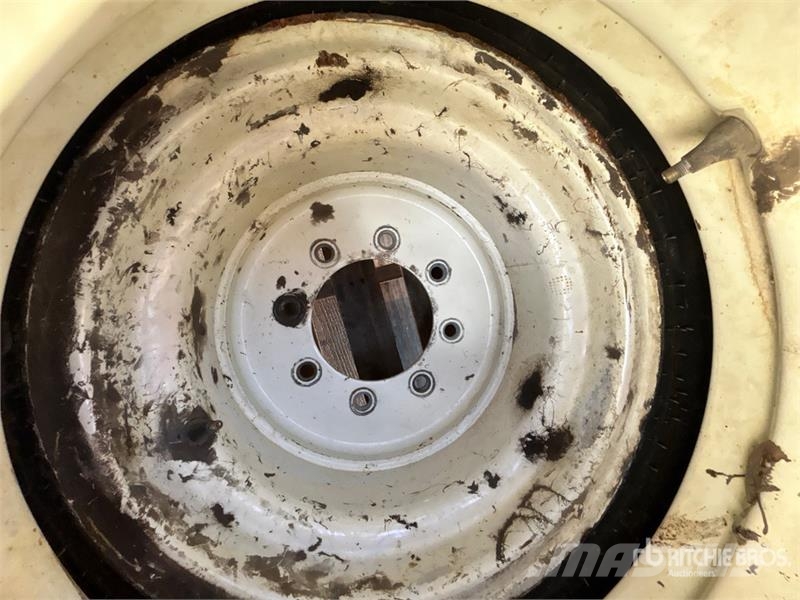 Goodyear of (2) Goodyear Softrac II  16.5L-16.1SL Tires Tekerlekler
