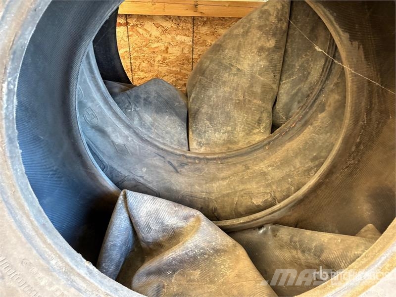 Goodyear of (2) Goodyear 23.1-34 Tires Ruedas