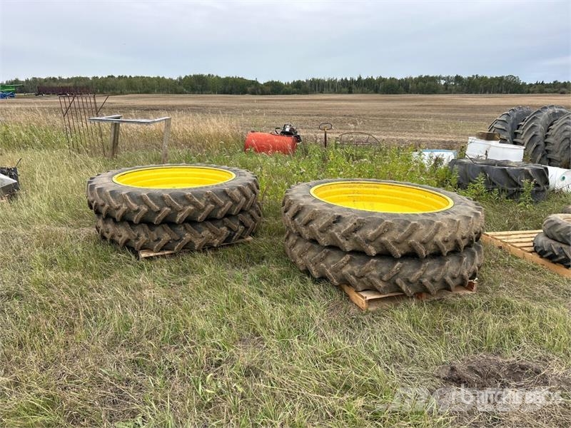 Goodyear of (2) Pallets of Goodyear 320/90R50 Tires Gume, točkovi i felne
