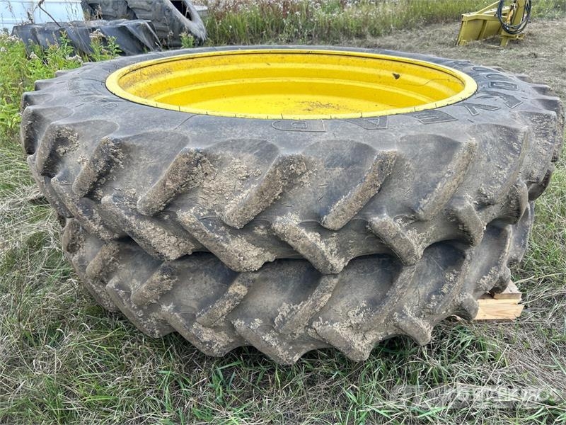 Goodyear of (2) Pallets of Goodyear 320/90R50 Tires Gume, točkovi i felne