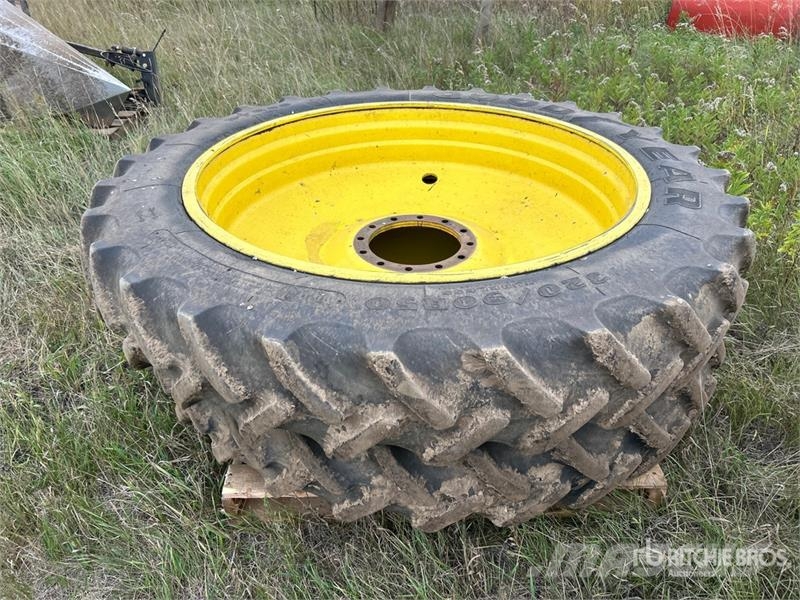 Goodyear of (2) Pallets of Goodyear 320/90R50 Tires Gume, točkovi i felne