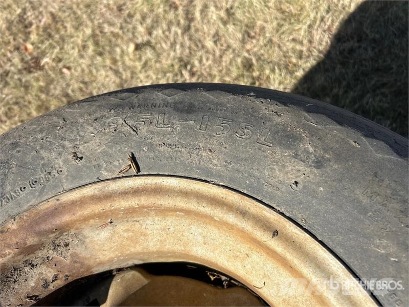 Goodyear of (3) Goodyear 9.5L-15SL Tires Gume, točkovi i felne