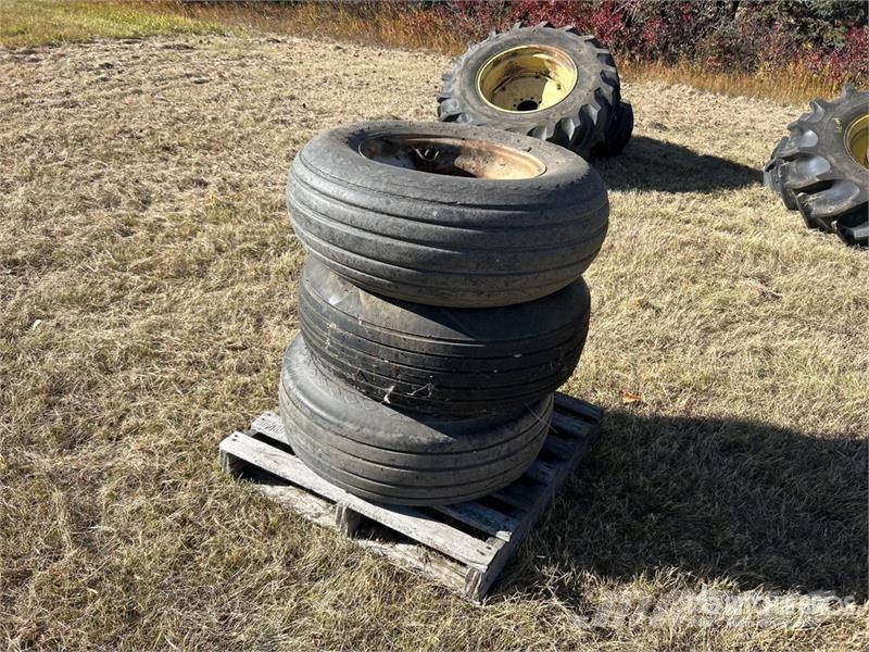 Goodyear of (3) Goodyear 9.5L-15SL Tires Gume, točkovi i felne