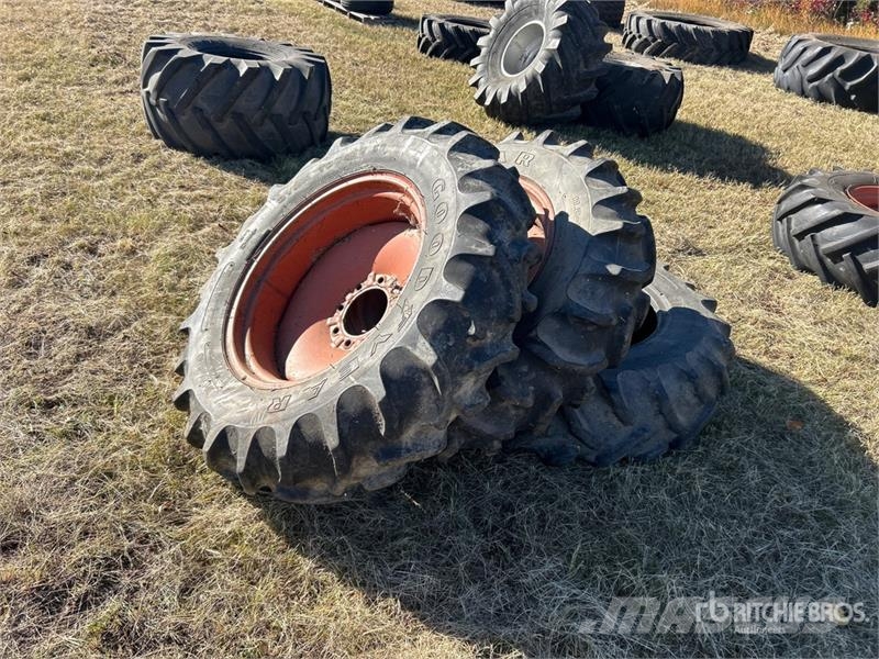 Goodyear of (3) Goodyear 11.2-24 Tires Gume, točkovi i felne