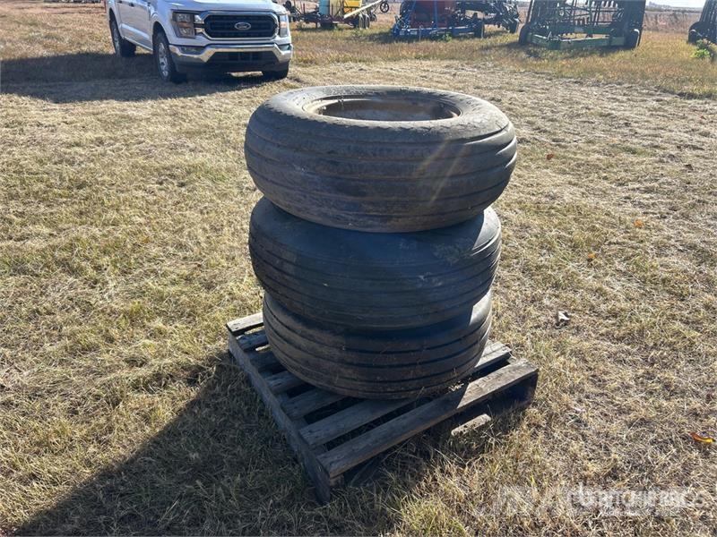 Goodyear of (3) Goodyear 9.5L-15SL Tires Gume, točkovi i felne