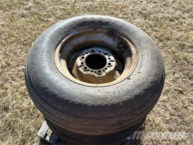 Goodyear of (3) Goodyear 9.5L-15SL Tires Gume, točkovi i felne