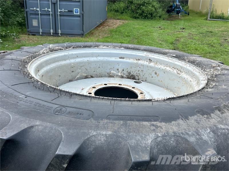Goodyear of (4) Goodyear 520/85R38 Tires Tekerlekler
