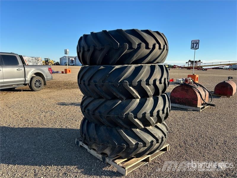 Goodyear of (4) Goodyear 18.4-28 Tires Gume, točkovi i felne