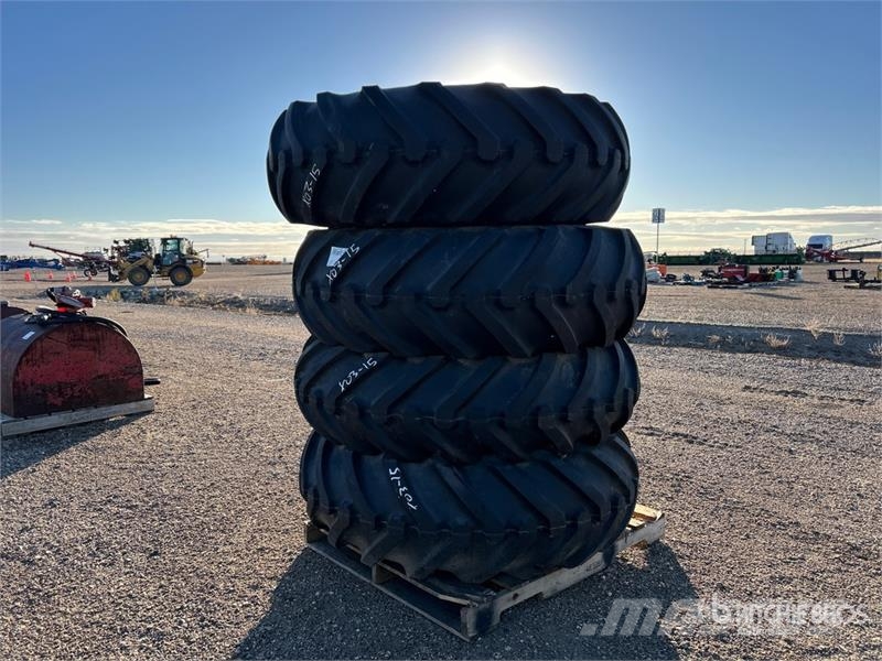 Goodyear of (4) Goodyear 18.4-28 Tires Gume, točkovi i felne