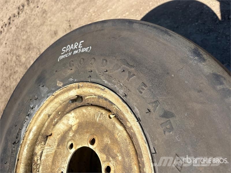 Goodyear of (4) Goodyear 8.5/90-15K Tires (Unused) Däck, hjul och fälgar