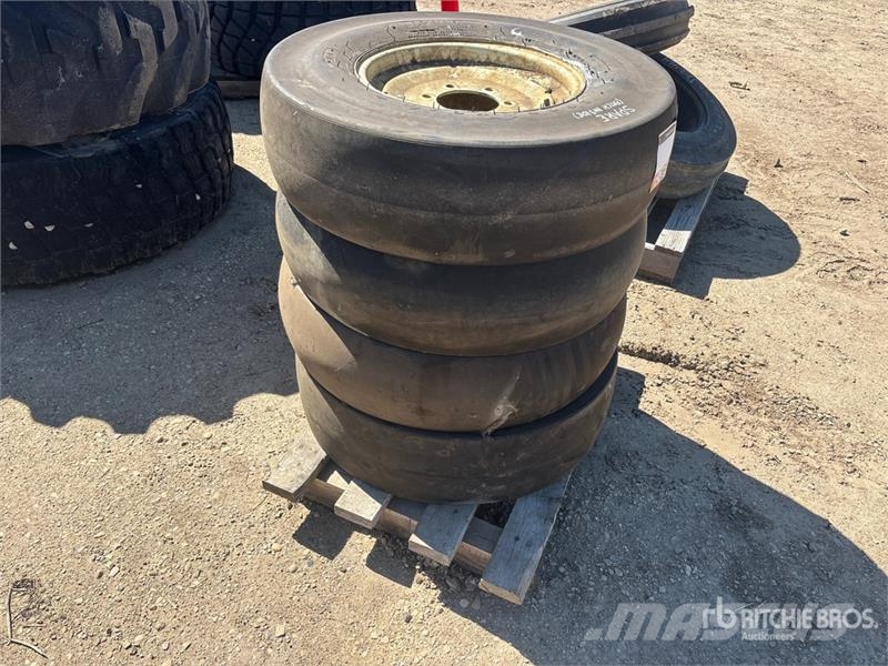 Goodyear of (4) Goodyear 8.5/90-15K Tires (Unused) Däck, hjul och fälgar