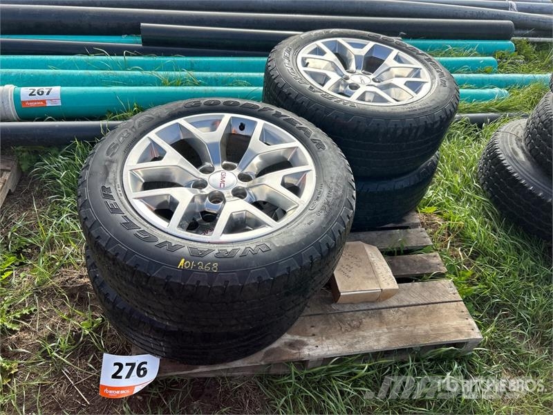 Goodyear of (4) Goodyear Wrangler 275/55R20 Tires Rehvid, rattad ja veljed