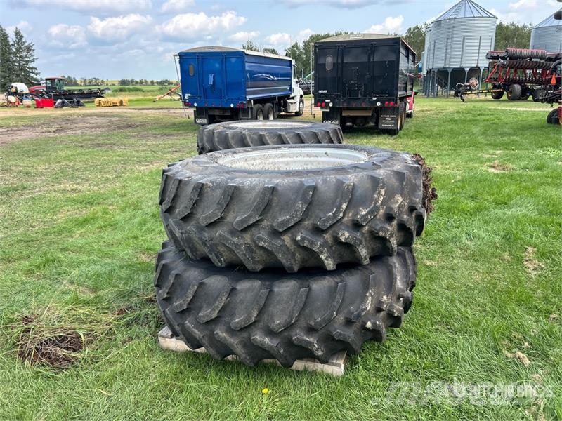 Goodyear of (4) Goodyear 520/85R38 Tires Tekerlekler